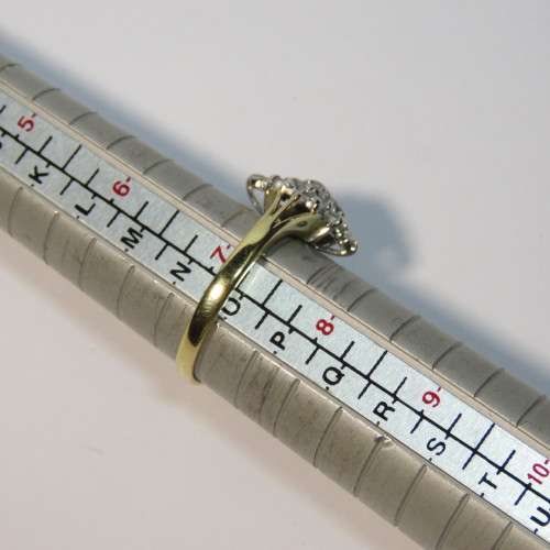 18kt Gold ring with 21 diamonds - Size: O - Weighs 4 grams