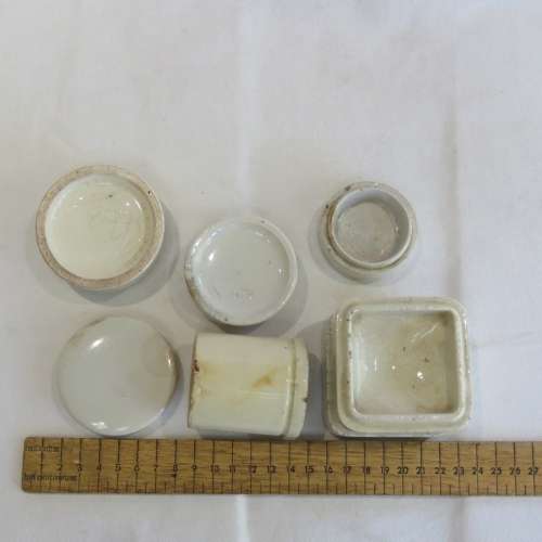 Lot of antique toothpaste and other holders and lids - 19 Pieces in total