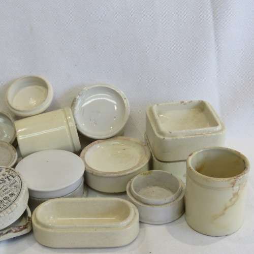 Lot of antique toothpaste and other holders and lids - 19 Pieces in total