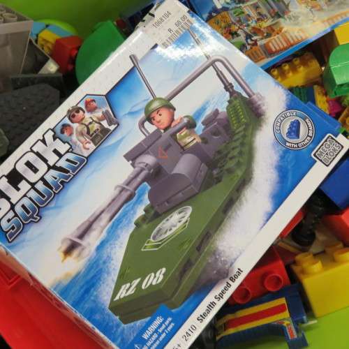 Large lot of assorted building blocks - Lego Duplo, Mega blocks, Playmobil - Plastic bin included
