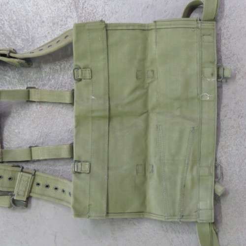 SADF Pattern 6/64 yoke with belt and ground sheet cover - Belt length 95 cm - Cover 37 x 40 cm