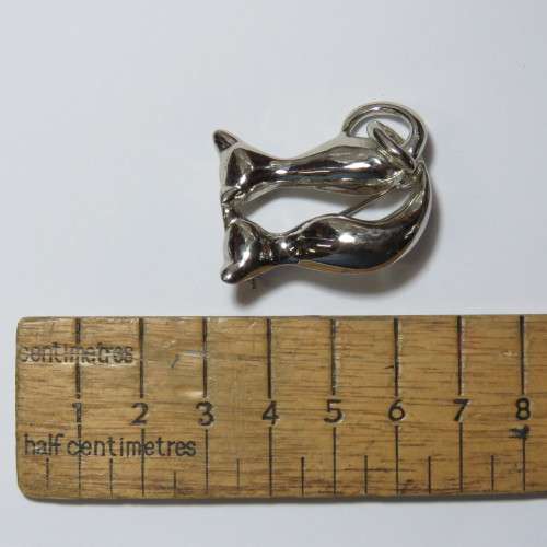 Costume jewellery cat brooch