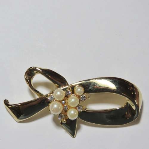 Goldplated fashion jewellery brooch
