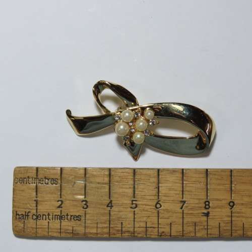 Goldplated fashion jewellery brooch