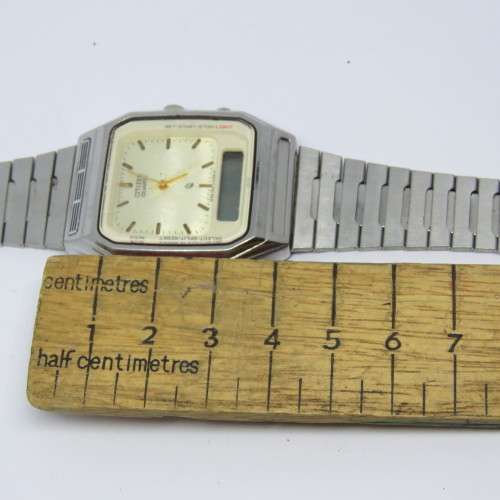 Vintage Citizen Quartz digital /analog mens watch - Working - T011-312805 Y