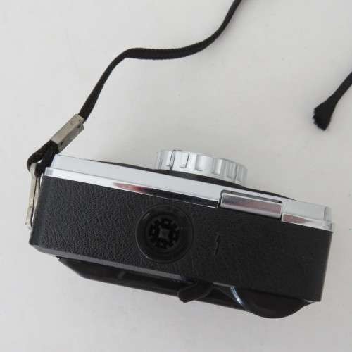 Vintage Kodak 155x Instamatic camera in pouch