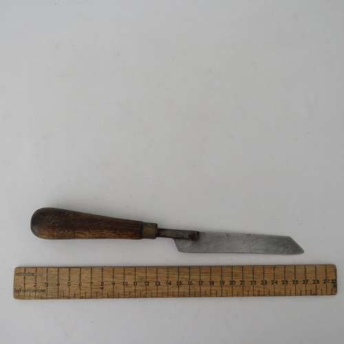 Unusual shaped carving knife