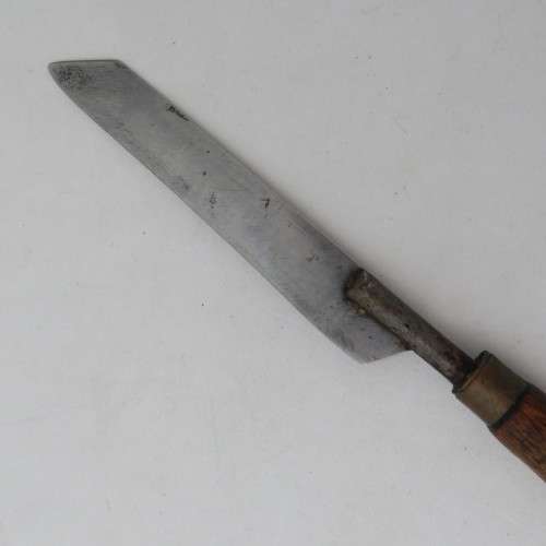 Unusual shaped carving knife