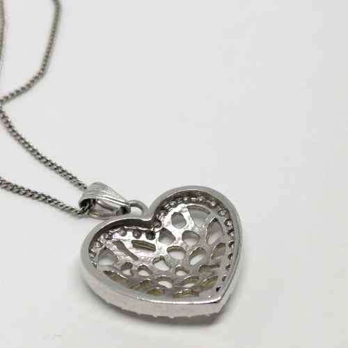 Sterling Silver necklace with silver heart pendant - weighs 3.8grams - length 25cm including pendant