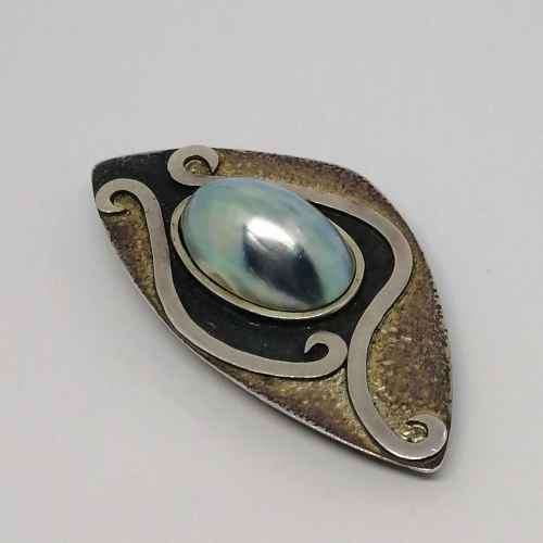 Vintage Sterling silver brooch / pendant with mabe pearl - weighs 20.0g