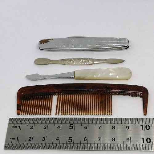 Vintage mens pocket grooming kit - comb broken