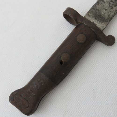 1888 Pattern Enfield .303 bayonet - Issued 1898 - Sheath damaged - Bayonet 42 cm - Blade 30 cm