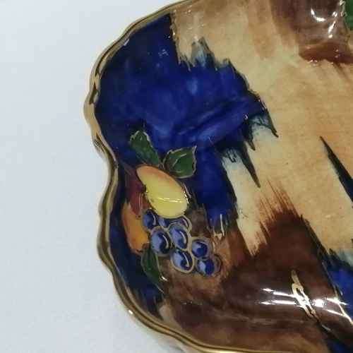 Beautiful vintage HandK Tunstall handpainted bowl