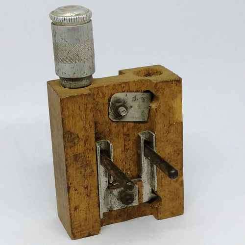 Vintage electrical wall lighter - not tested as i don`t think it is safe