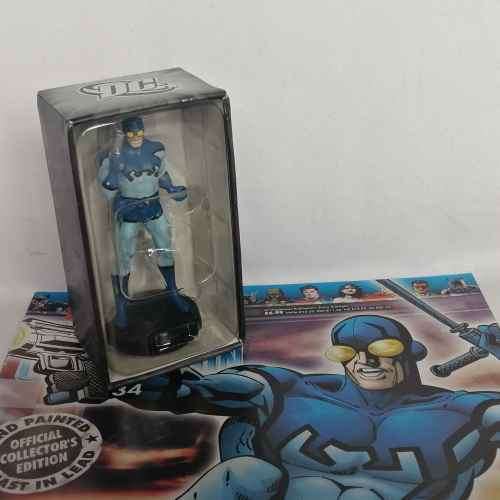 Eaglemoss DC Comics Super Hero Collection #34 - Blue Beetle figurine with magazine