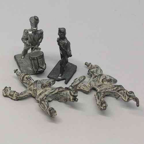 Lot of 4 Vintage lead soldiers
