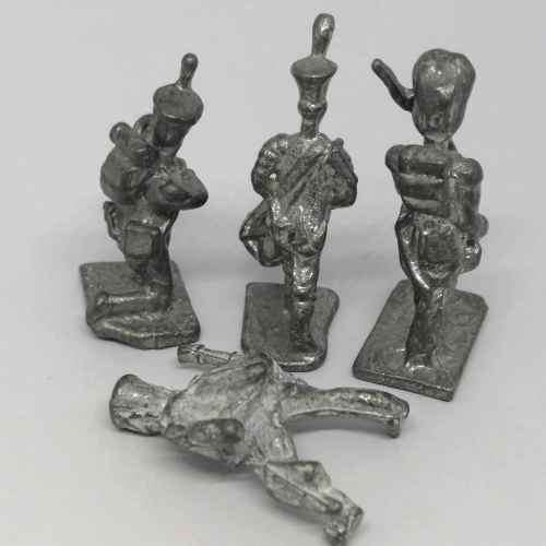 Lot of 4 Vintage lead soldiers