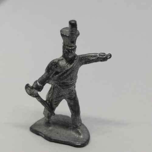 Lot of 4 Vintage lead soldiers