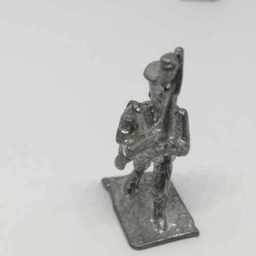 Lot of 4 Vintage lead soldiers