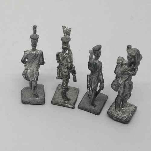 Lot of 4 Vintage lead soldiers