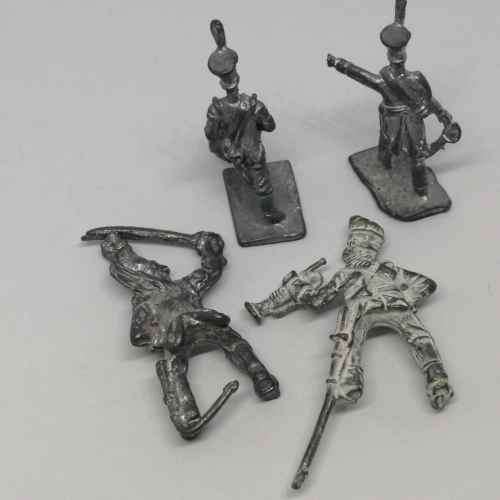 Lot of 4 Vintage lead soldiers