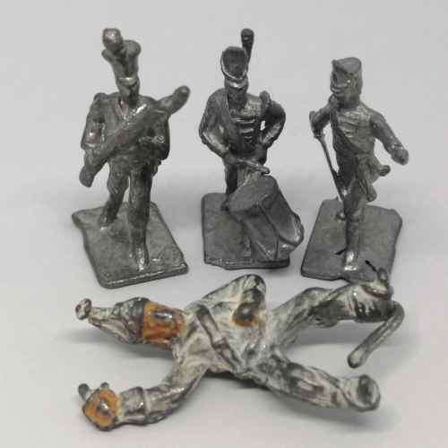 Lot of 4 Vintage lead soldiers