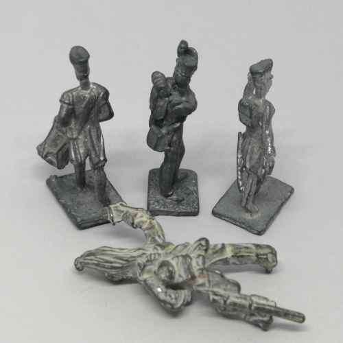 Lot of 4 Vintage lead soldiers