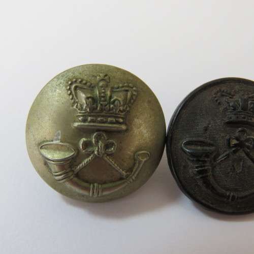 Royal Green Jackets - Pair of buttons white metal and composite