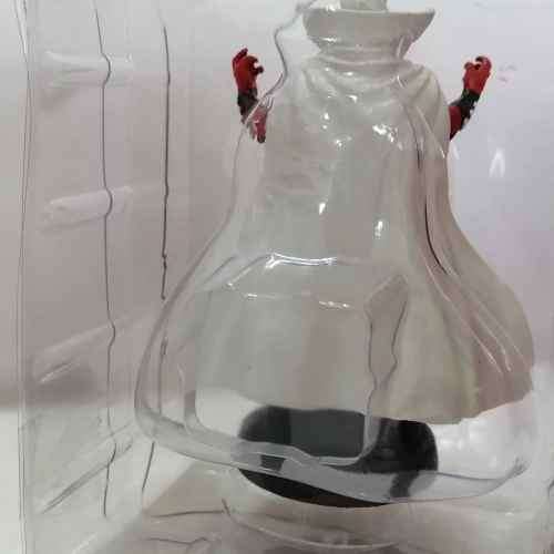 Eaglemoss DC Comics Super Hero collection #39 - Brother Blood figurine with magazine