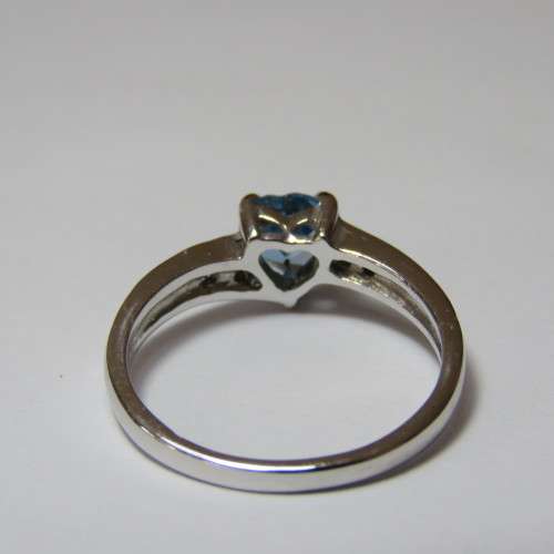 Sterling silver ring 925 with blue heart stone and 4 light purple stones - 2,6 g - Size 8/P/56