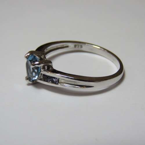 Sterling silver ring 925 with blue heart stone and 4 light purple stones - 2,6 g - Size 8/P/56
