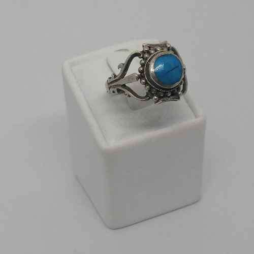 Sterling silver ring with turquoise insert - weighs 2.9g - size N