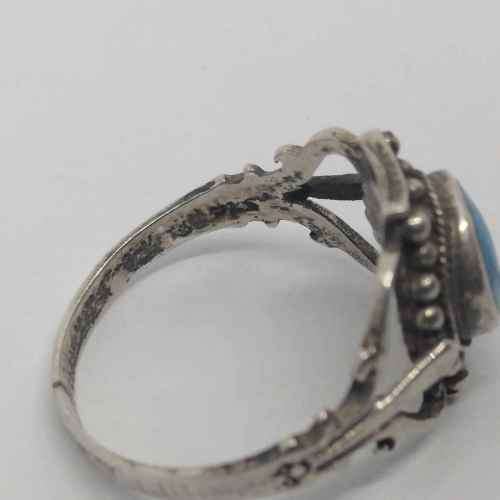 Sterling silver ring with turquoise insert - weighs 2.9g - size N
