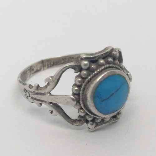 Sterling silver ring with turquoise insert - weighs 2.9g - size N