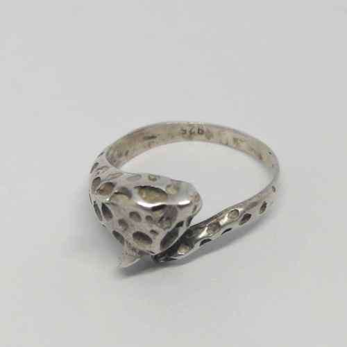 Sterling silver leopard ring - weighs 2.8g - size O