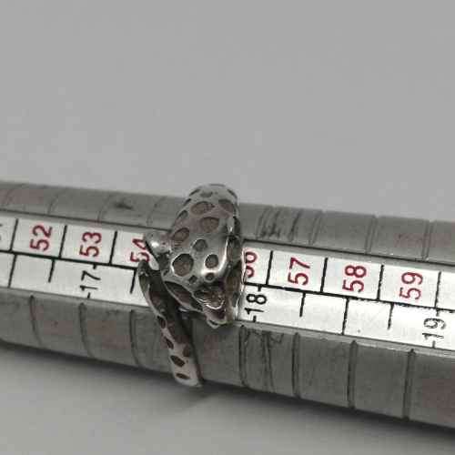 Sterling silver leopard ring - weighs 2.8g - size O