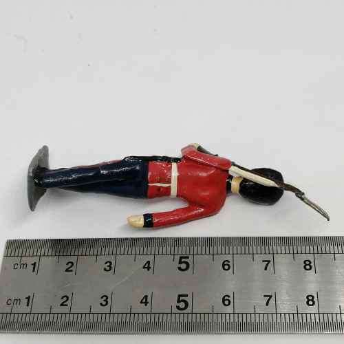 Lot of 5 Vintage British foot guards lead soldiers