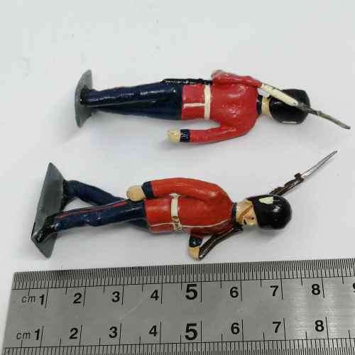 Lot of 5 Vintage British foot guards lead soldiers