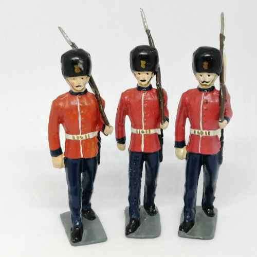 Lot of 3 Vintage British foot guards lead soldiers