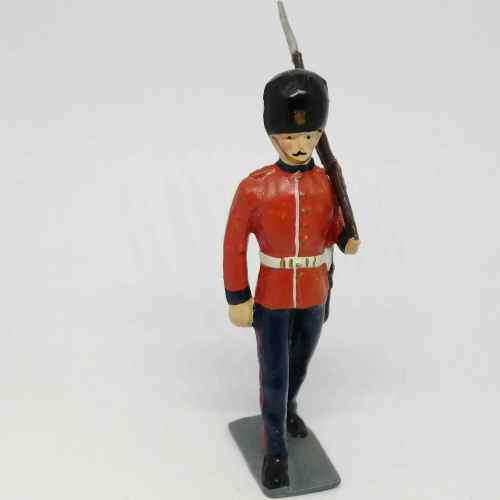 Lot of 3 Vintage British foot guards lead soldiers