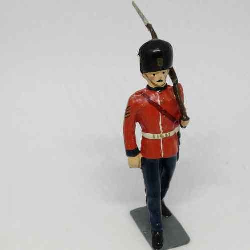 Lot of 3 Vintage British foot guards lead soldiers