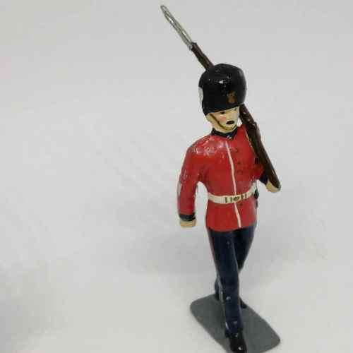 Lot of 3 Vintage British foot guards lead soldiers