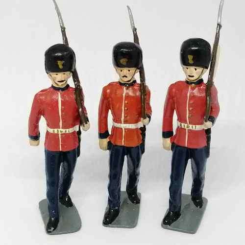 Lot of 3 Vintage British foot guards lead soldiers