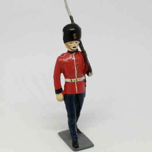 Lot of 3 Vintage British foot guards lead soldiers
