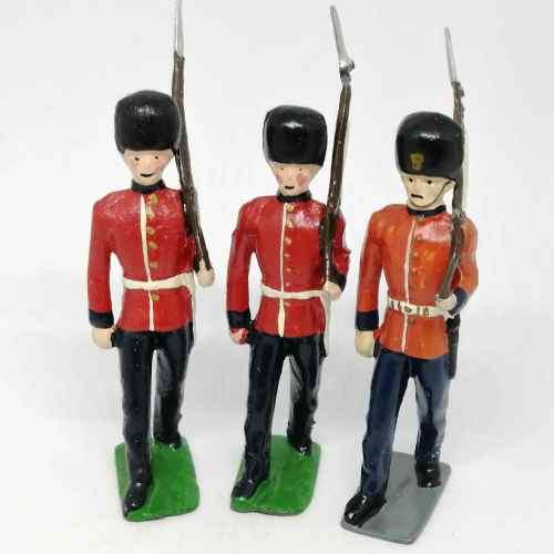 Lot of 3 Vintage British foot guards lead soldiers