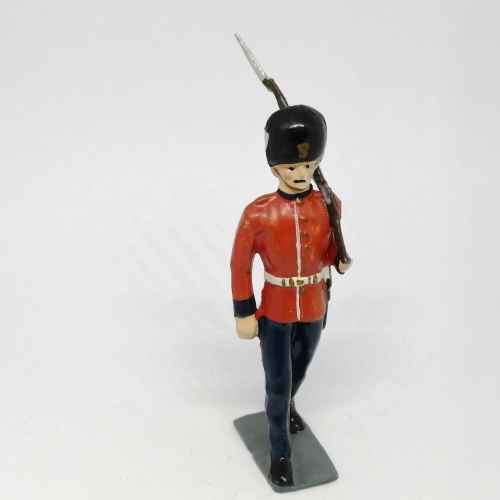Lot of 3 Vintage British foot guards lead soldiers