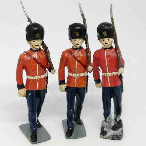 Lot of 3 Vintage British foot guards lead soldiers