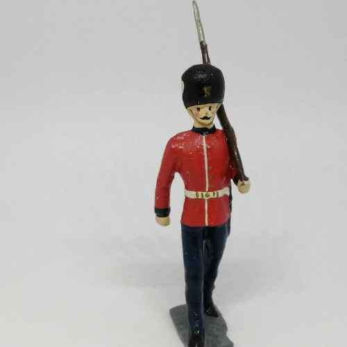 Lot of 3 Vintage British foot guards lead soldiers