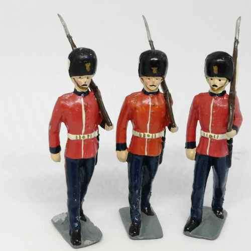 Lot of 3 Vintage British foot guards lead soldiers