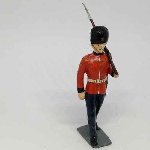 Lot of 3 Vintage British foot guards lead soldiers